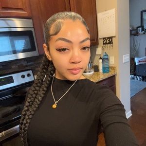 Meet your Posher, Adriana